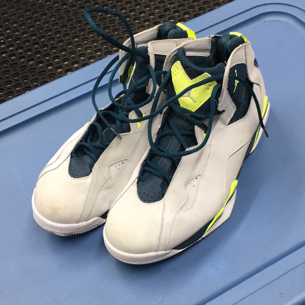 Jordan True Flight Pure Platinum Volt size 13